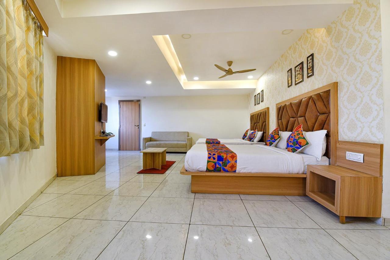 Hotel Legrand.Inn Amhedabad Dış mekan fotoğraf